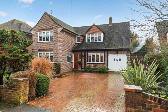 4 Bedroom Detached House For Sale In Cavendish Drive, Edgware, HA8