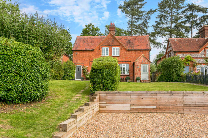 6 Bedroom Cottage For Sale In Seymour Court Lane, Marlow, SL7