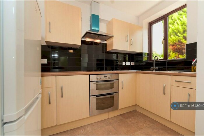 3 Bedroom End Of Terrace House To Rent In Foyle Drive, South Ockendon, RM15