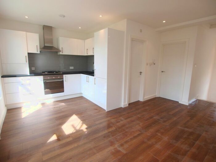 1 Bedroom Flat To Rent In Coningham Road, Shepherds Bush, W12
