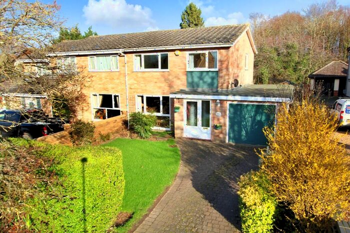 3 Bedroom Semi-Detached House For Sale In High Street, Blunham Bedfordshire, MK44