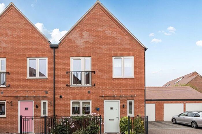 3 Bedroom End Of Terrace House For Sale In Lansdell Road, Winchester, SO22