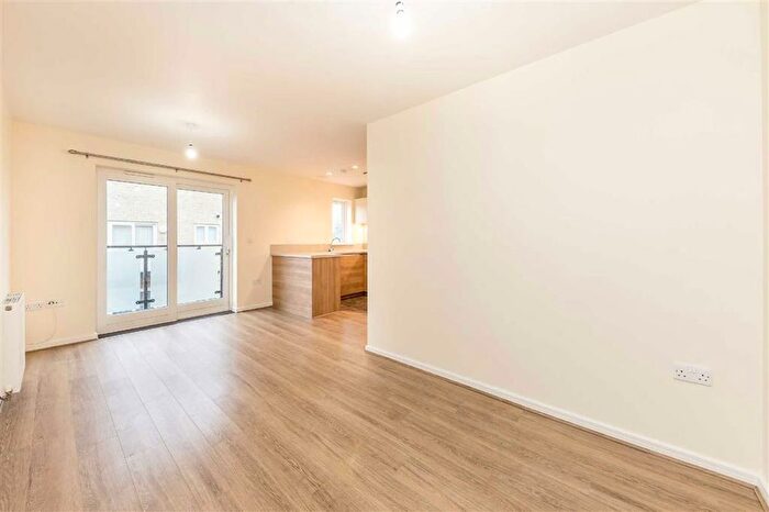 2 Bedroom Flat To Rent In Talehangers Close, Bexleyheath, DA6