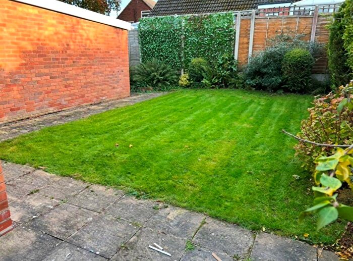 2 Bedroom Bungalow To Rent In Snowdon Close, Kidderminster, DY11