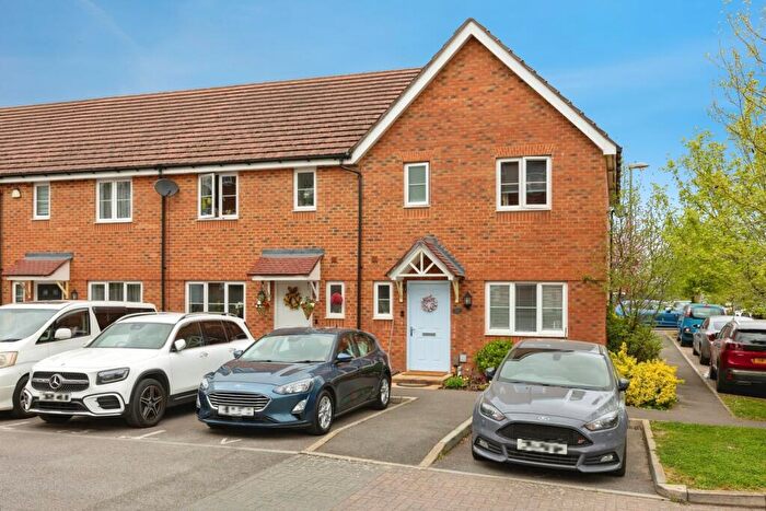 3 Bedroom End Of Terrace House For Sale In Northolt Close, Farnborough, Hampshire, GU14