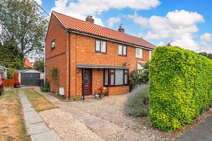 3 Bedroom Semi Detached House For Sale In Park Estate, Shipdham, IP25