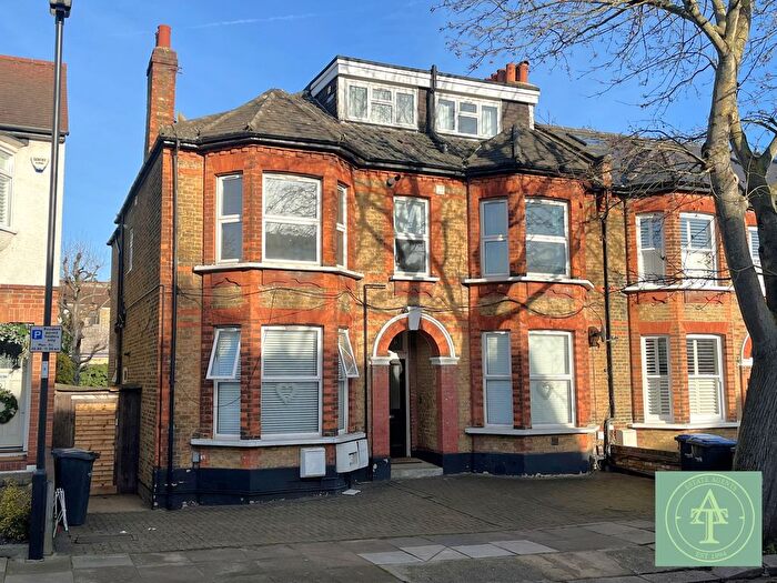 2 Bedroom Flat For Sale In Arlow Road, Winchmore Hill, London, N21