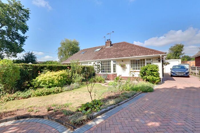 3 Bedroom Semi-Detached Bungalow For Sale In Green Lane, Clanfield, PO8