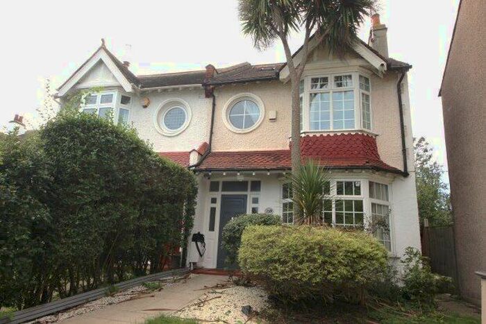 4 Bedroom Property To Rent In West Barnes Lane, New Malden, KT3