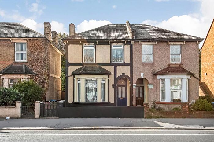 3 Bedroom Semi-Detached House For Sale In Brighton Road, South Croydon, CR2