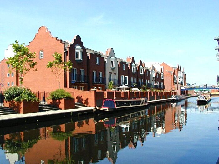 2 Bedroom Flat For Sale In Symphony Court, Birmingham, West Midlands, B16