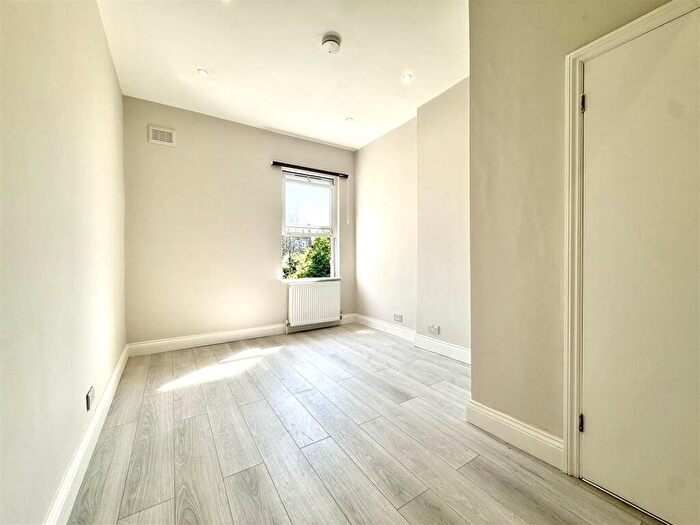 Studio To Rent In Palmers Green, Bounds Green, London, N13