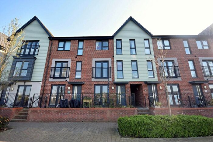 4 Bedroom Town House For Sale In Rhodfa Cambo, Barry, CF62