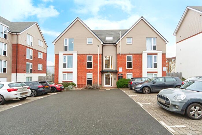 1 Bedroom Flat For Sale In Anton Close, Rugby, CV21