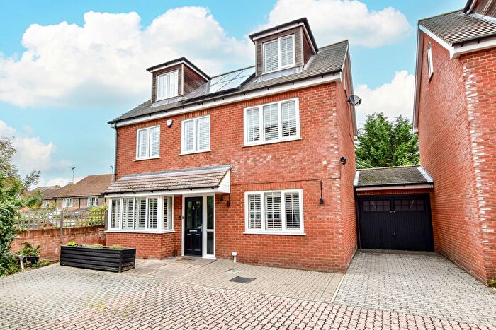 5 Bedroom Detached House For Sale In Privet Drive, Leavesden, WD25