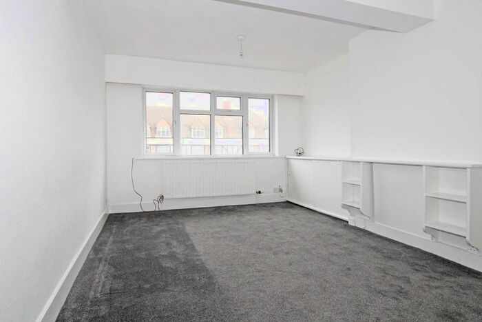 2 Bedroom Flat To Rent In Richmond Road, Kingston Upon Thames, KT2