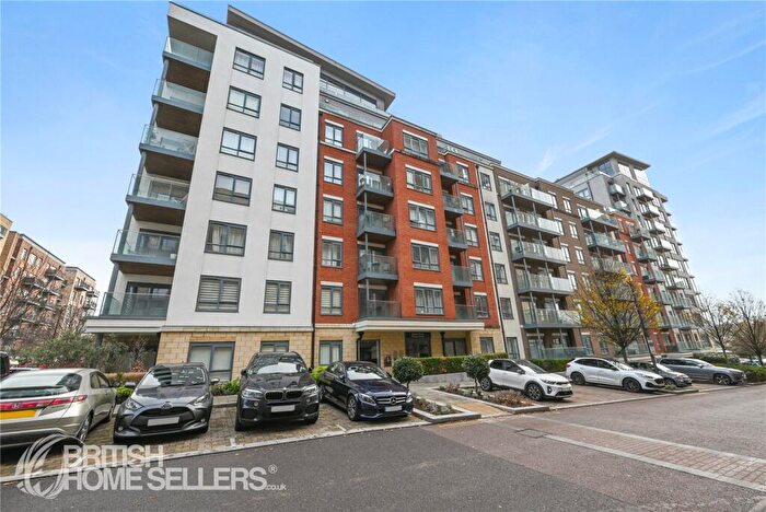 2 Bedroom Apartment For Sale In East Drive, London, NW9