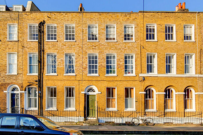 1 Bedroom Apartment For Sale In Surrey Square, Old Kent Road, SE17