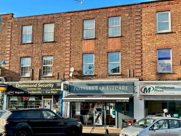 4 Bedroom Maisonette To Rent In The Broadway, Darkes Lane, Potters Bar, Hertfordshire, EN6