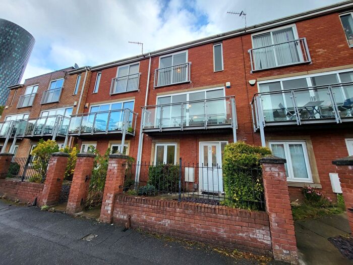 4 Bedroom Town House To Rent In Colin Murphy, Hulme, Manchester., M15