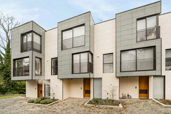 4 Bedroom House To Rent In West Heath Road, London, NW3