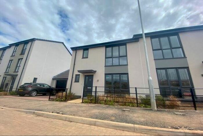 3 Bedroom Property To Rent In Clover Way, Bristol, BS34