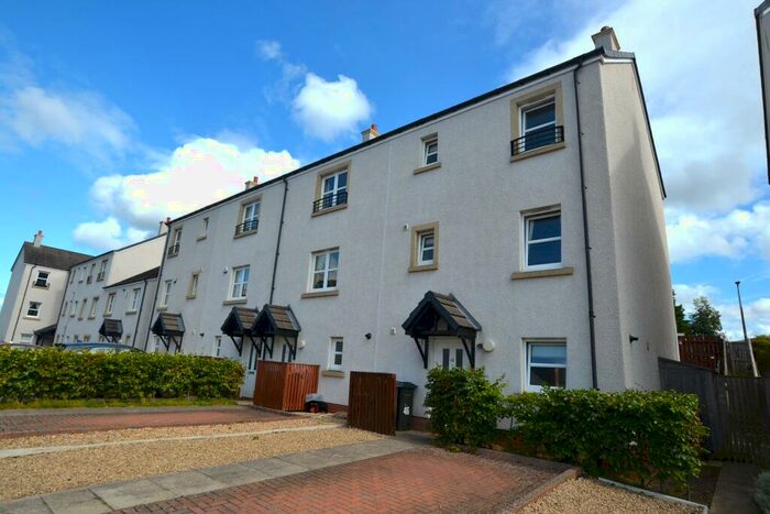 4 Bedroom Town House To Rent In Bughtlin Market, Edinburgh, EH12