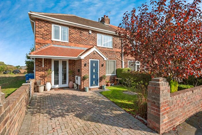 3 Bedroom Semi-Detached House For Sale In Town View Avenue, Scawsby, Doncaster, DN5