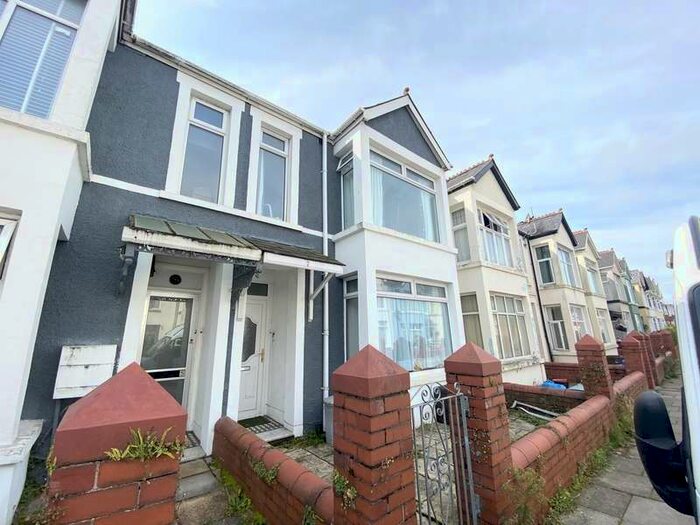 2 Bedroom Flat To Rent In Wellfield Avenue, Porthcawl, CF36