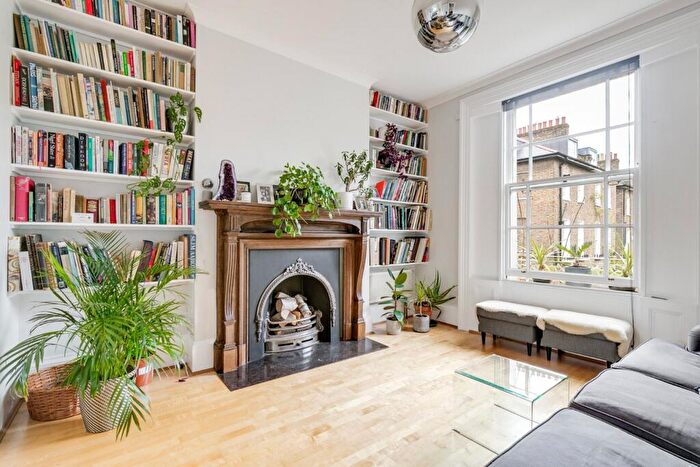 5 Bedroom Semi-Detached House For Sale In Rochester Square, Camden, NW1 - Photo 4
