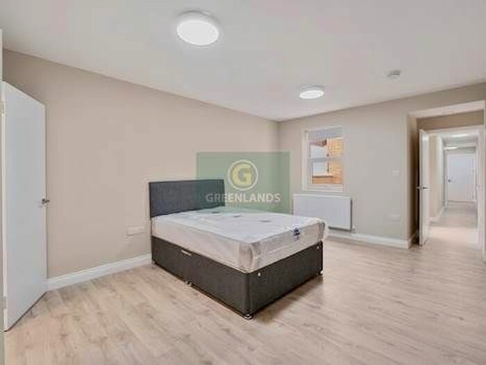 2 Bedroom Flat To Rent In Bethnal Green Road, Bethnal Green, E2