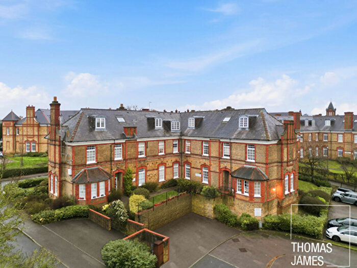 2 Bedroom Flat For Sale In Banting Drive, Winchmore Hill, N21