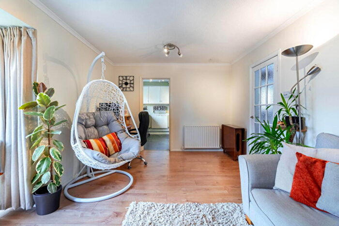 2 Bedroom Apartment For Sale In Taylor Close, St. Albans, AL4