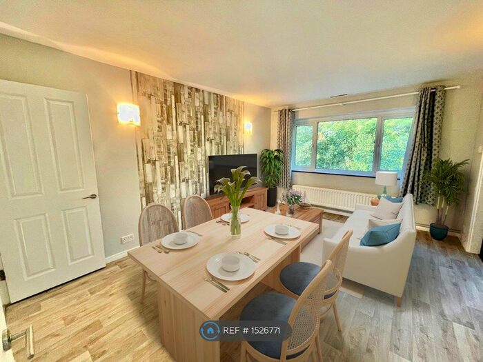 2 Bedroom Flat To Rent In Cumberland Close, Amersham, HP7