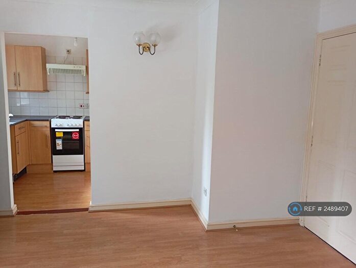 2 Bedroom Flat To Rent In Jetty Walk, Grays, RM17