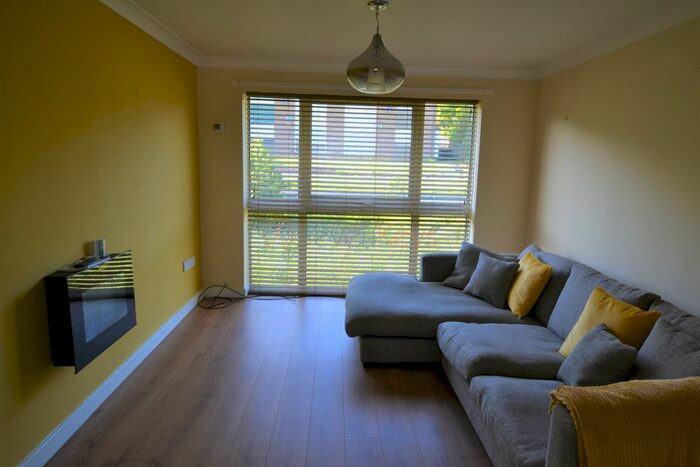 2 Bedroom Flat To Rent In Combe Drive, Newcastle Upon Tyne, NE15