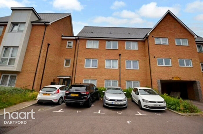 2 Bedroom Flat For Sale In Russet Walk, Greenhithe, DA9
