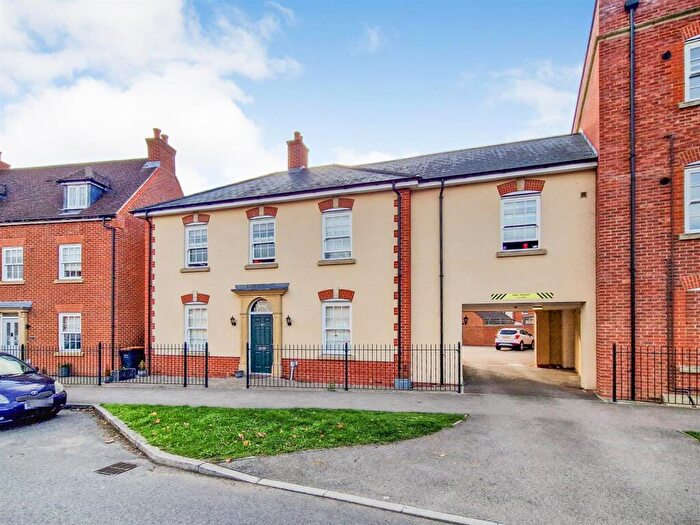 2 Bedroom Maisonette For Sale In Greenkeepers Road, Great Denham, Bedford, MK40