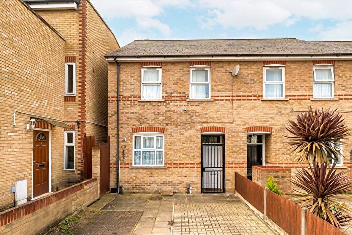 4 Bedroom Property To Rent In Kirkwood Road, Peckham, SE15
