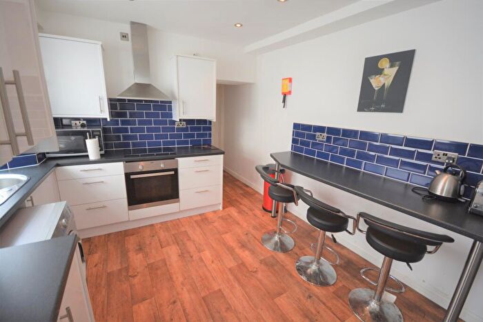 4 Bedroom House To Rent In St Helens Avenue, Brynmill, Swansea, SA1