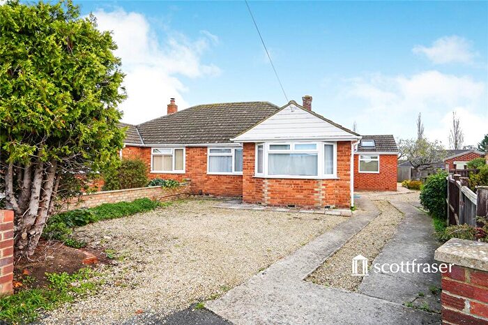 3 Bedroom Bungalow To Rent In Gosford Close, Kidlington, Oxfordshire, OX5