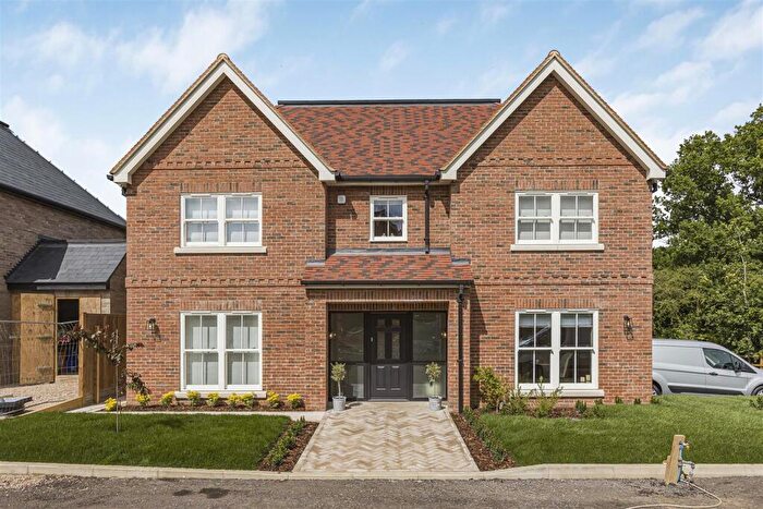 4 Bedroom Detached House For Sale In Cherry Grove, Oakbourne, Andrews Lane, Goffs Oak, EN7