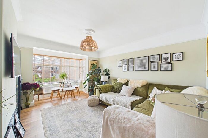 2 Bedroom Flat For Sale In West Side, Leighton Buzzard, LU7