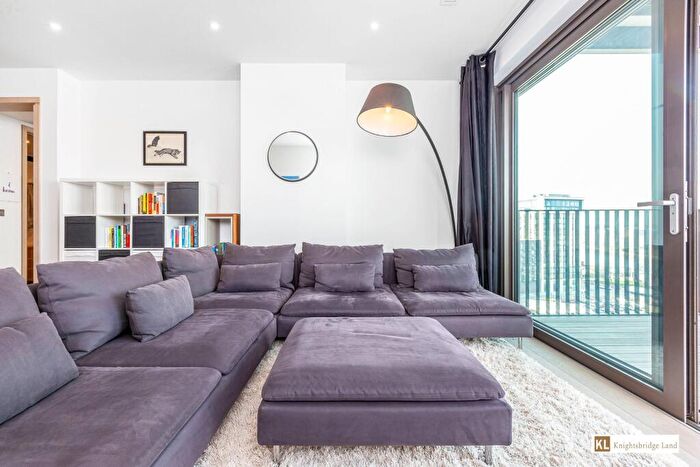 1 Bedroom Apartment For Sale In Legacy Building, Viaduct Gardens, London, SW11