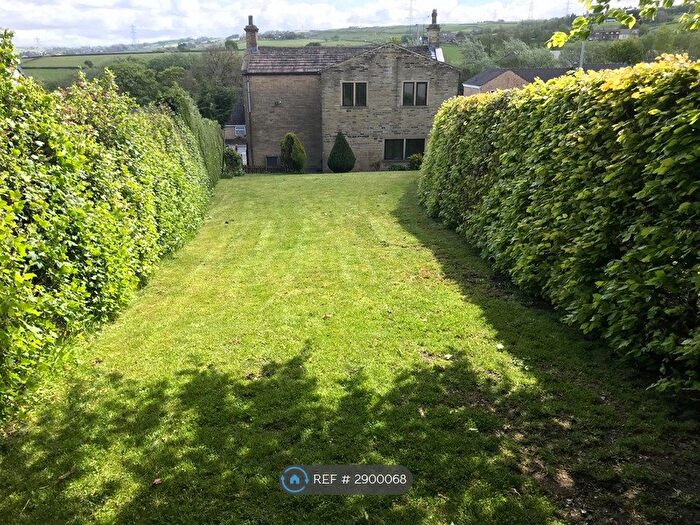 4 Bedroom Detached House To Rent In Wellfield House, Bradford, BD13
