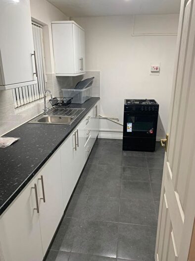 2 Bedroom Flat To Rent In Lane End Road, Manchester, M19