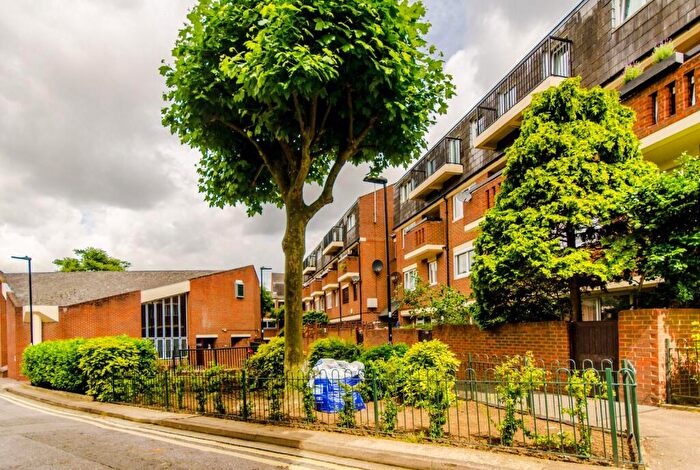 1 Bedroom Flat For Sale In Wynford Road, Islington, London, N1