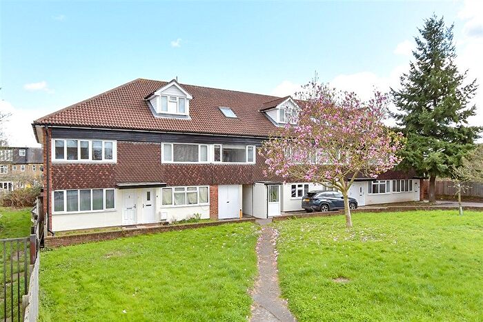 2 Bedroom Flat For Sale In St. Barnabas Road, Woodford Green, Essex, IG8