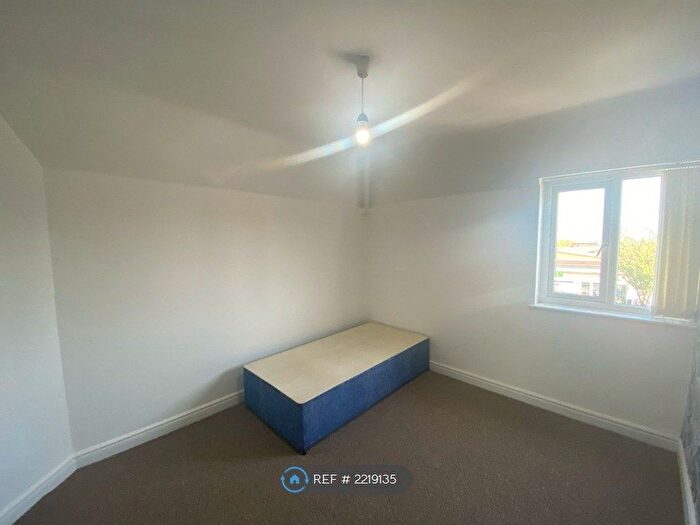 2 Bedroom Flat To Rent In Birmingham Road, Sutton Coldfield, B72