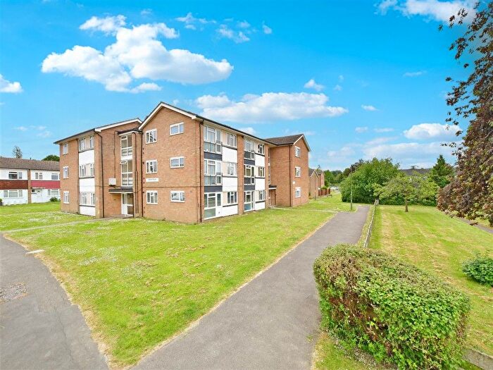 2 Bedroom Flat For Sale In Castle Drive, Reigate, Surrey, RH2
